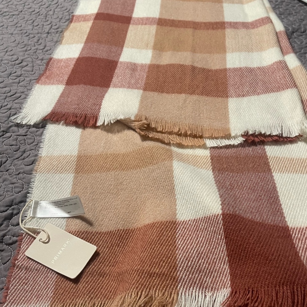 Plaid multicolor women scarf never used